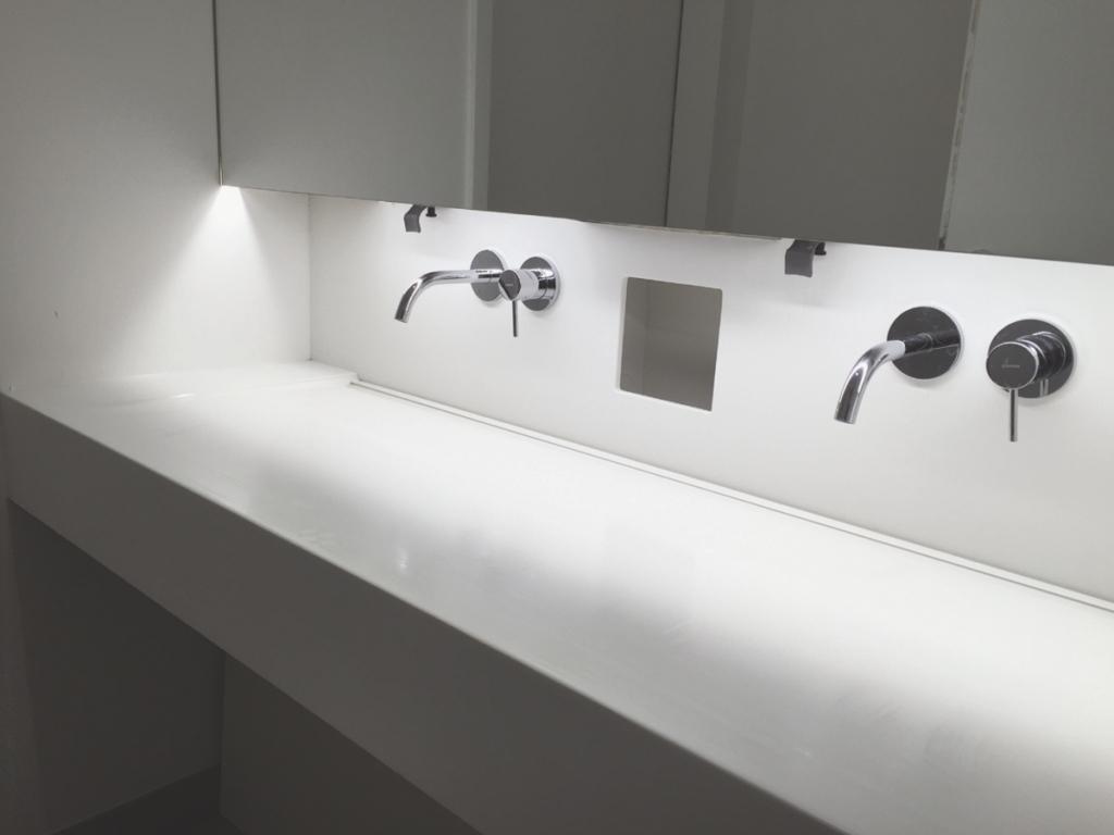 Waschtischanlage 40 cm tief mit Unterschrank